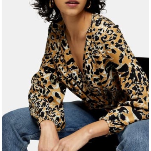 Topshop Tops - Topshop Twist Front Long Sleeve Top⭐️NWT⭐️